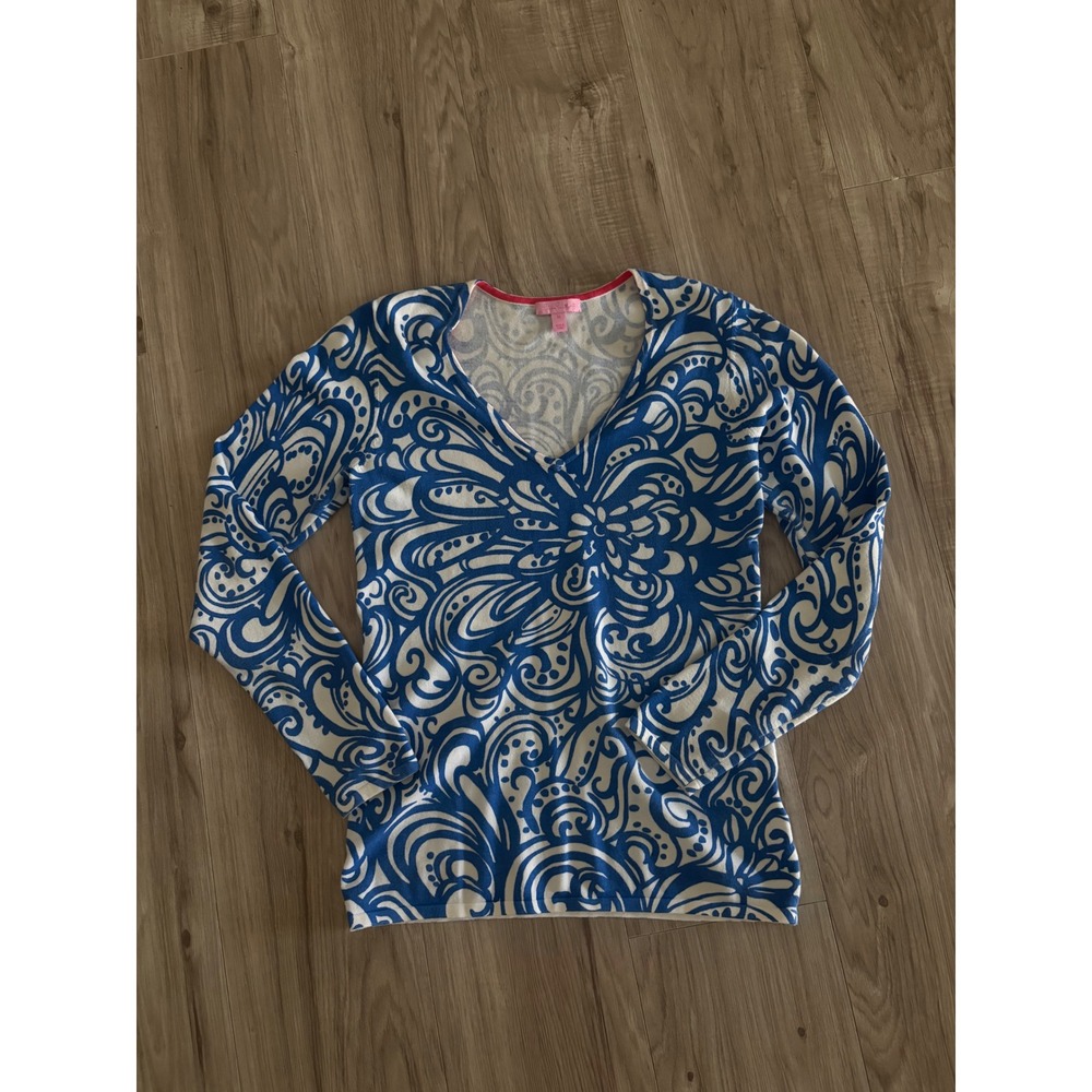 Lilly Pulitzer Blue White Paisley V-Neck Cotton Blend Sweater Size Medium - Picture 1 of 4